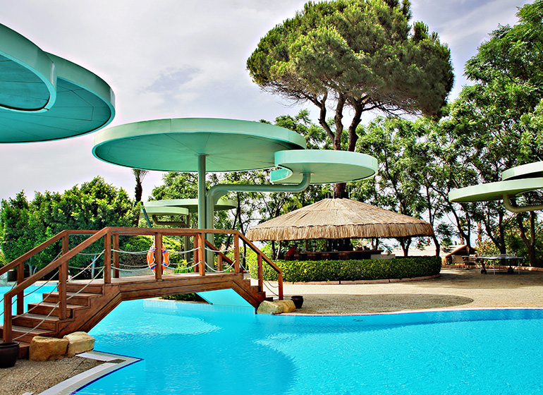 Neptuno & Pool Bars 2